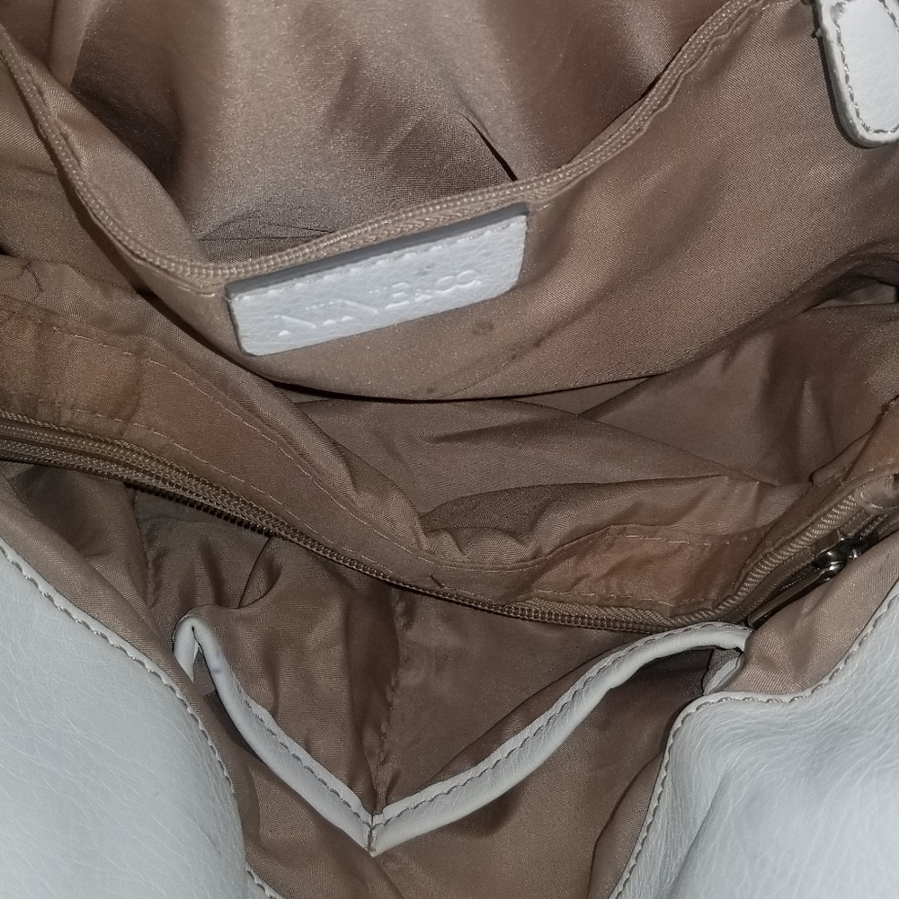 White Handbag, Nine, Pockets - Picture 4 of 4